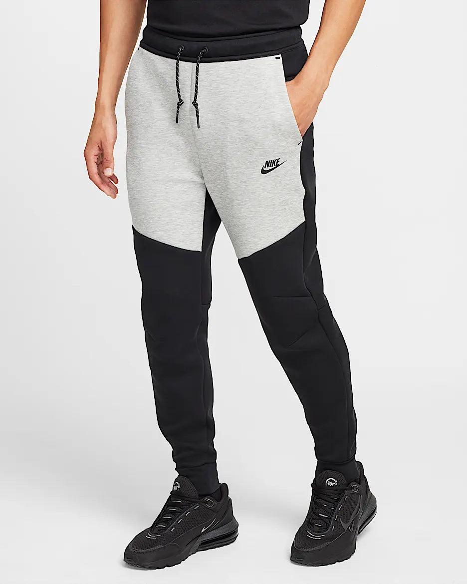 Nike Tech Fleece Tracksuit in Black/Grey