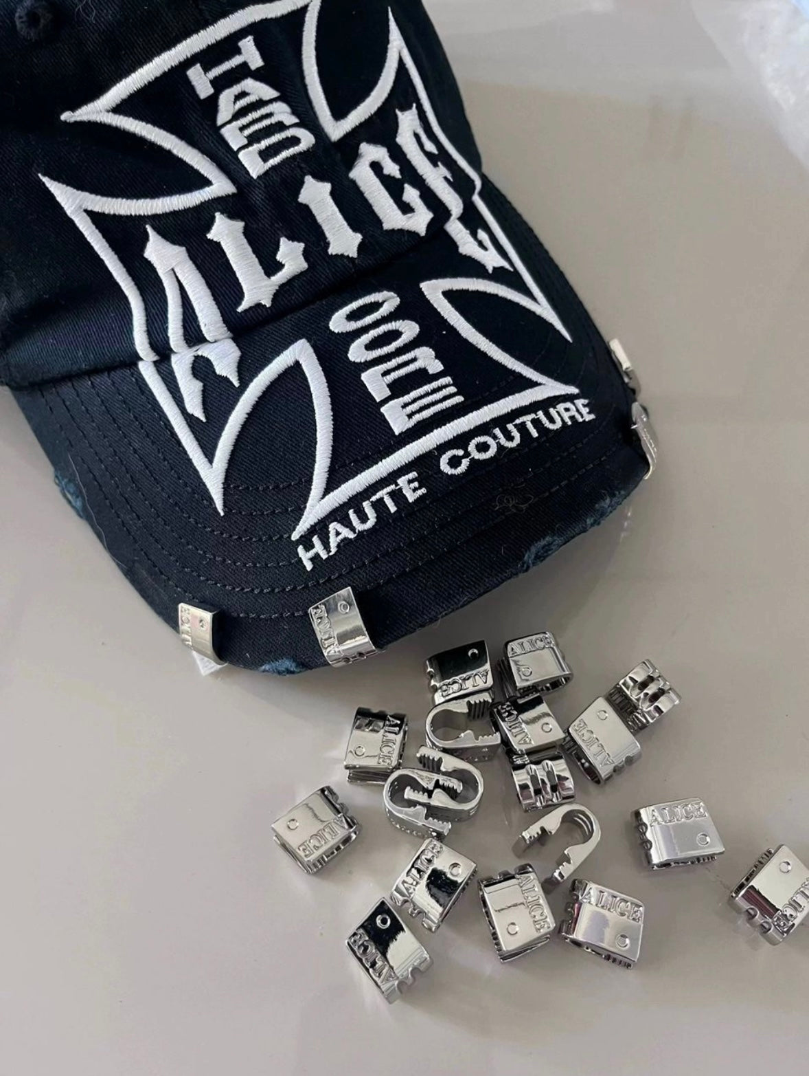 Alice Hollywood Hellraiser Blackout Hat – TUG OF LOOKS