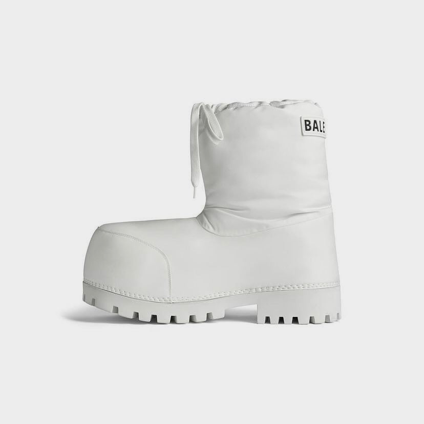 Alaska Low Boot In White